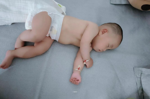 石狮宝宝老打喷嚏怎么办